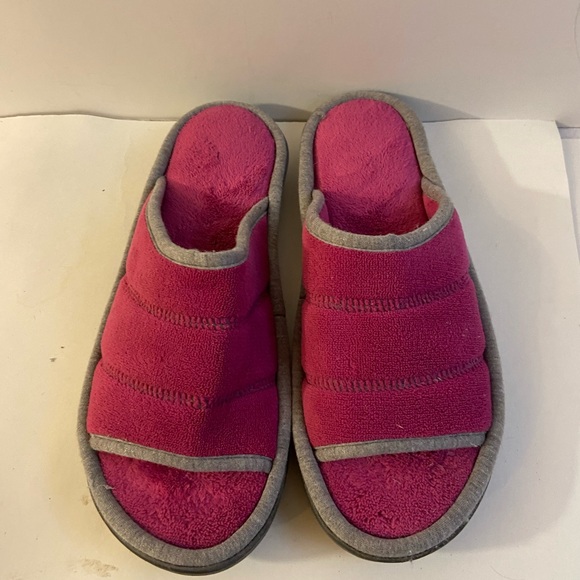 Isotoner 8.5-9 peep toe slippers hard soles